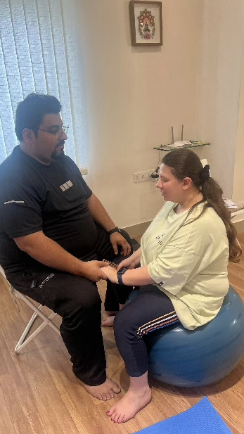 Shrashti reflects on a wonderful pregnancy experience with Aura Birthing sessions, emphasizing improved flexibility, strength, and focused breathing